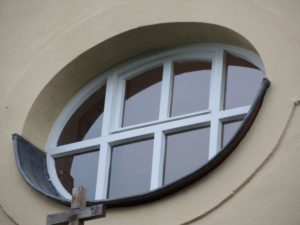 Neuanfertigung der Kirchenfenster in Steinbach - Denkmalgeschützte Fenster und Türen - Tischlerei Hellriegel