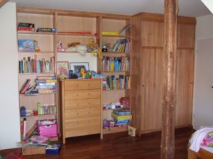 Bücherregal mit Kleiderschrank - Kinderzimmer - Tischlerei Hellriegel