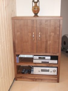 Phonomöbel Nussbaum furniert - Wohnzimmermöbel - Tischlerei Hellriegel