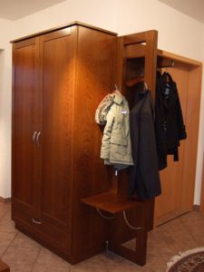 Flurmöbel + Garderobe Kirschbaum furniert, gebeizt und seidenmatt lackiert - Flurmöbel und Garderoben - Tischlerei Hellriegel