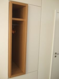 Garderobe Eiche furnierter Korpus, Fronden MDF Weißlack - Flurmöbel und Garderoben - Tischlerei Hellriegel