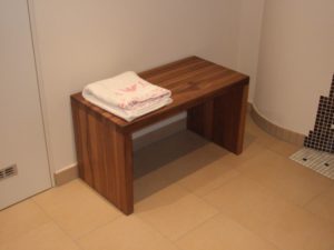 Sitzbank aus Nussbaum Massivholz